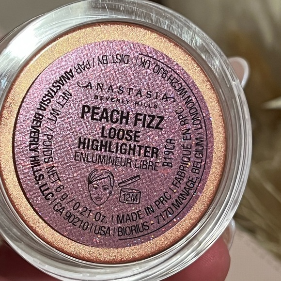 ANASTASIA BEVERLY HILLS • LOOSE HIGHLIGHTER • PEACH FIZZ - Picture 3 of 5